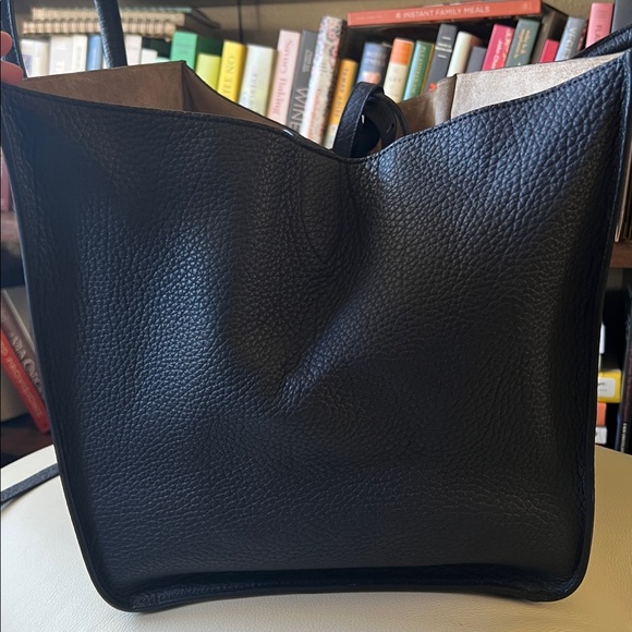 Céline Medium Phantom Bag Textured Calf, Dark Blue Gold Hardware - Picture 9 of 16